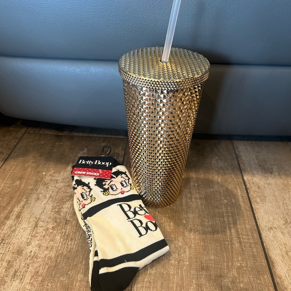 Gold Studded Tumbler with Betty Boop Socks